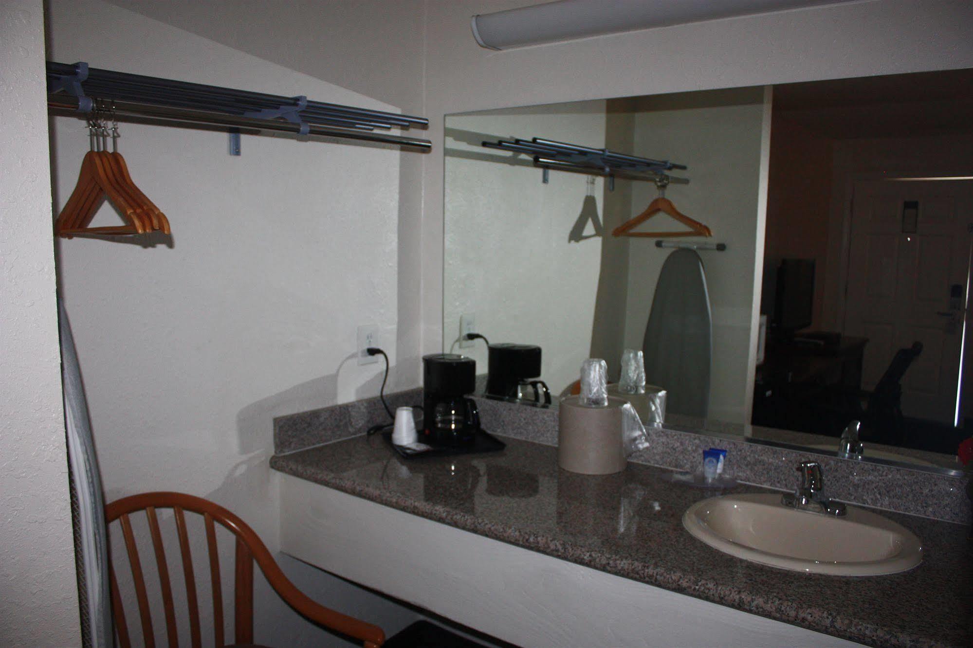 Value Inn & Suites Redding Εξωτερικό φωτογραφία
